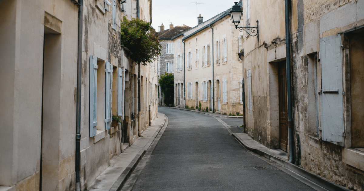 rue desertefait de saint jean la ruelle
