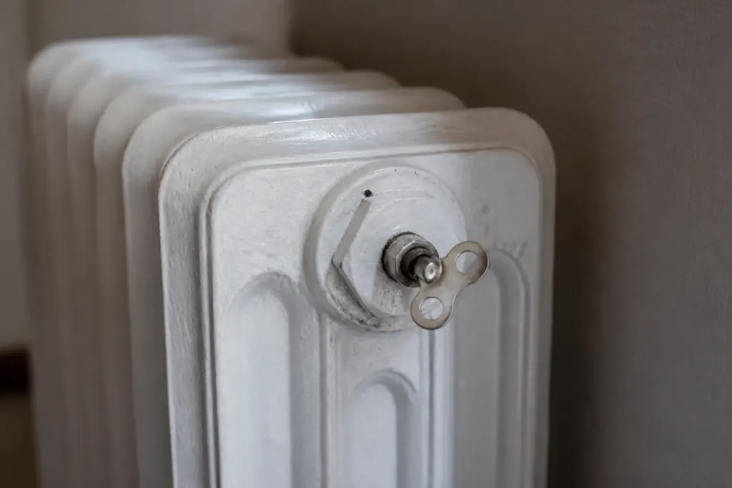 Clef de purge sur un radiateur en fonte